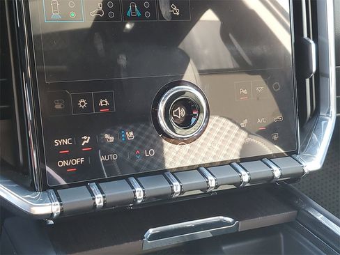 Used 2025 GMC Acadia Denali w/ Super Cruise Package image 33