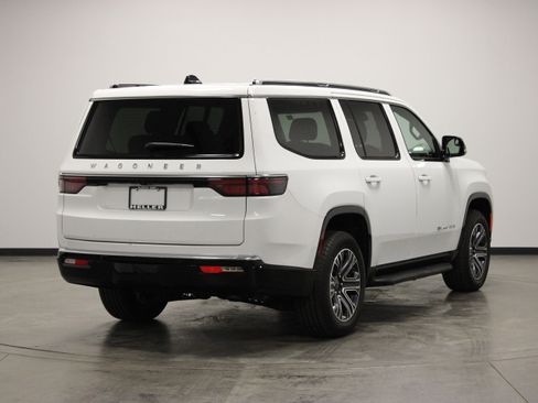 Used 2025 Jeep Wagoneer Series II AWD/4WD image 8