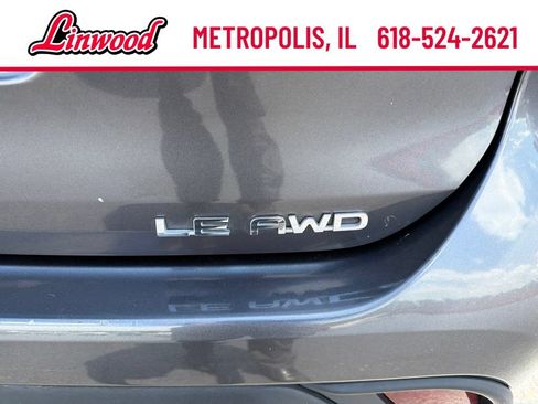Used 2024 Toyota Highlander LE AWD/4WD image 5