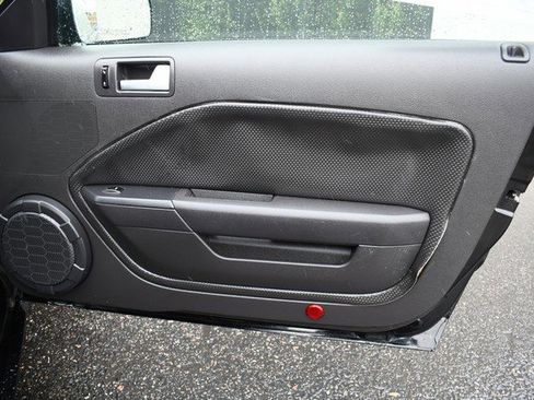 Used 2005 Ford Mustang GT Premium image 23