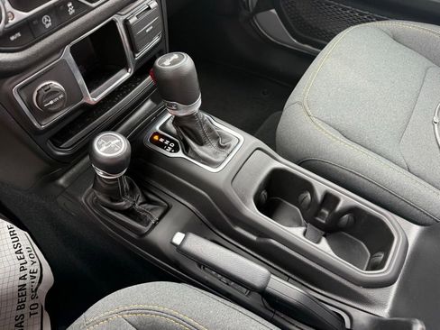 Used 2024 Jeep Wrangler Unlimited Sport AWD/4WD image 19