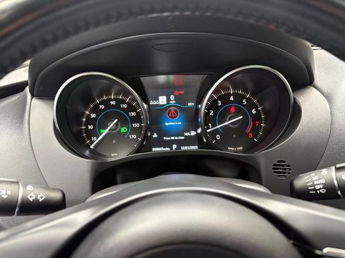 Used 2020 Jaguar F-PACE Premium image 19