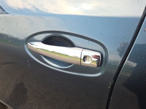 Used 2014 Nissan Rogue S image 22