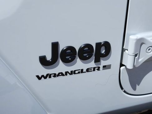 Certified 2026 Jeep Wrangler Unlimited Sahara AWD/4WD image 12