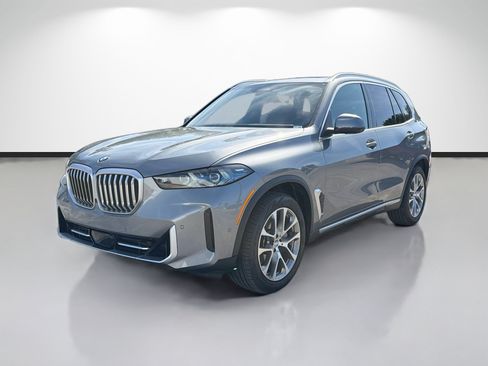 Used 2026 BMW X5 xDrive40i w/ Parking Assistance Package AWD/4WD image 7