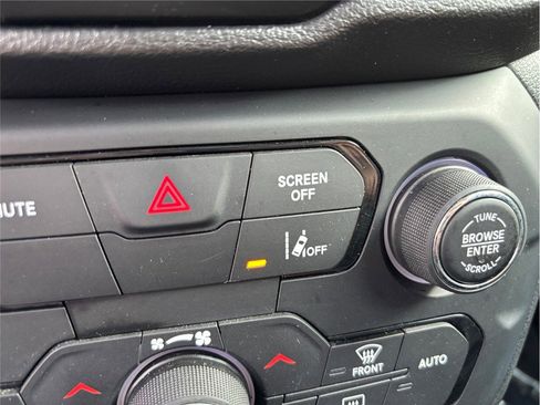 Used 2021 Jeep Renegade Limited image 30