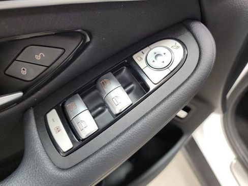 Used 2022 Mercedes-Benz GLC 300 4MATIC image 23