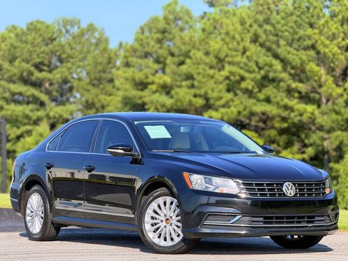 Used 2016 Volkswagen Passat 1.8T SE FWD image 5