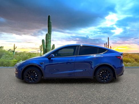 Used 2021 Tesla Model Y Long Range AWD/4WD image 3