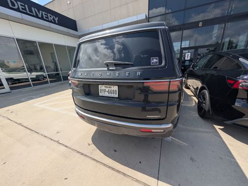 Used 2022 Jeep Wagoneer Series II w/ Premium Group I RWD image 7