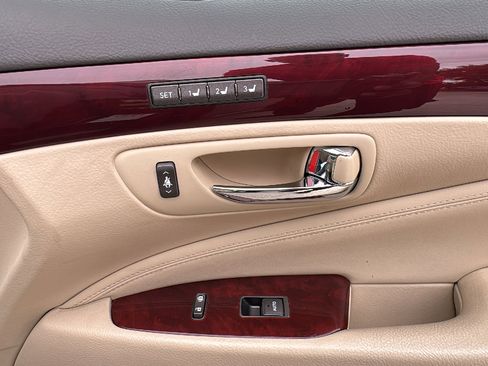 Used 2011 Lexus LS 460 w/ Comfort Pkg image 31