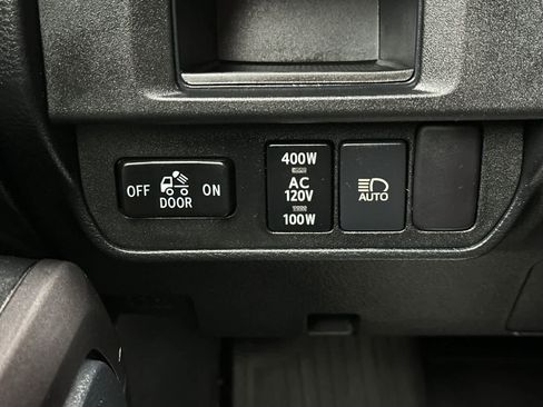 Used 2018 Toyota Tacoma TRD Sport image 29