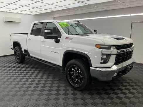 Used 2022 Chevrolet Silverado 2500 LT w/ Convenience Package AWD/4WD image 3