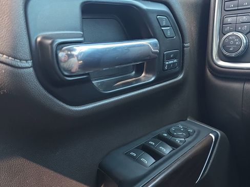 Used 2022 GMC Sierra 1500 SLT w/ X31 Off-Road Package AWD/4WD image 11