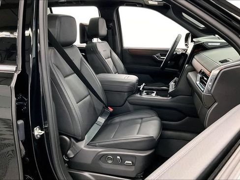 Used 2026 GMC Yukon Denali w/ Denali Reserve Package AWD/4WD image 8