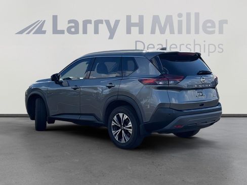 Used 2021 Nissan Rogue SV w/ Premium Package image 3