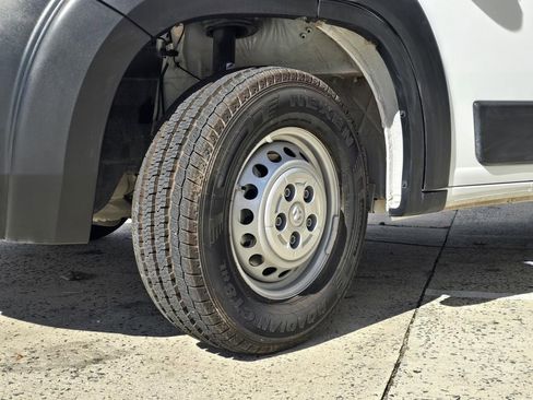 Used 2025 RAM ProMaster 2500 w/ Convenience Group image 10