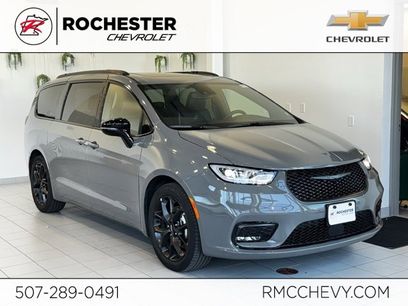 Used 2025 Chrysler Pacifica Limited