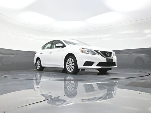 Used 2017 Nissan Sentra S image 9