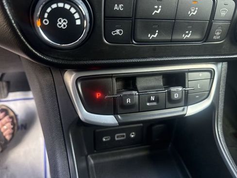 Used 2022 GMC Terrain SLE AWD/4WD image 16