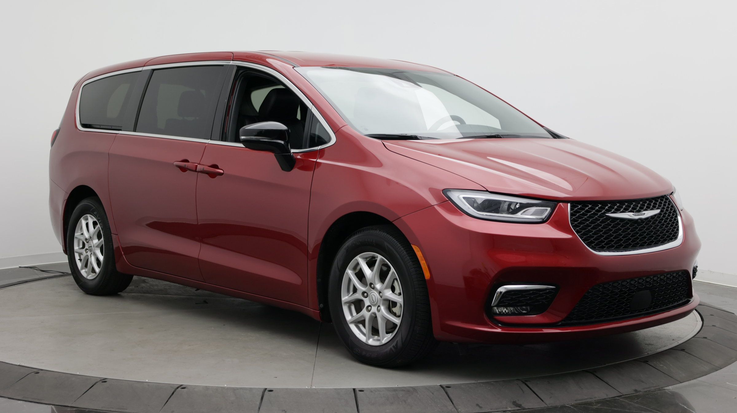 Used 2026 Chrysler Pacifica Select FWD image 3