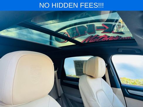 Used 2022 Porsche Cayenne Platinum Edition image 11