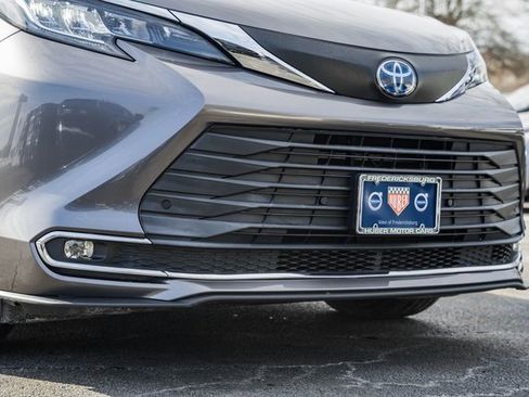 Used 2021 Toyota Sienna XLE image 16