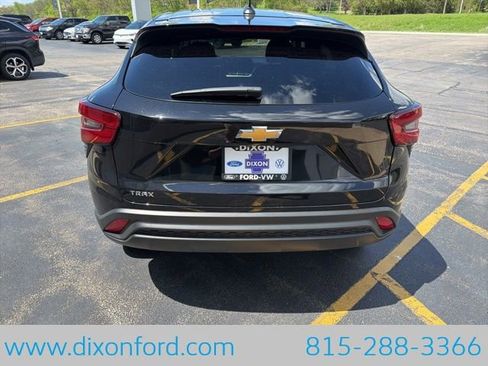Used 2024 Chevrolet Trax LS FWD image 7