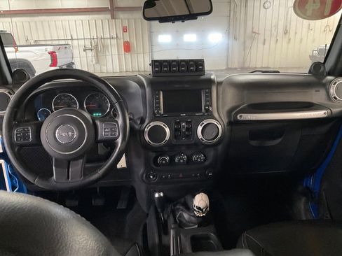 Used 2014 Jeep Wrangler Unlimited Sahara w/ Dual Top Group image 17