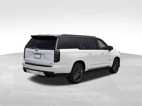 Certified 2024 Cadillac Escalade ESV V w/ Heavy-Duty Trailer Package AWD/4WD image 4