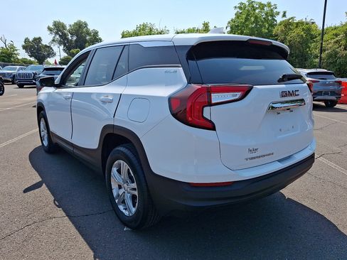 Certified 2024 GMC Terrain SLE FWD image 4