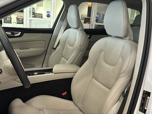 Used 2024 Volvo XC60 T8 Ultimate w/ Climate Package AWD/4WD image 23