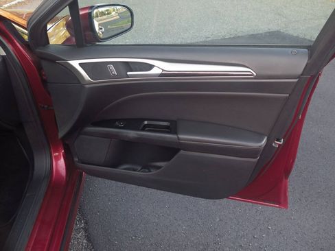 Used 2013 Ford Fusion SE FWD image 27