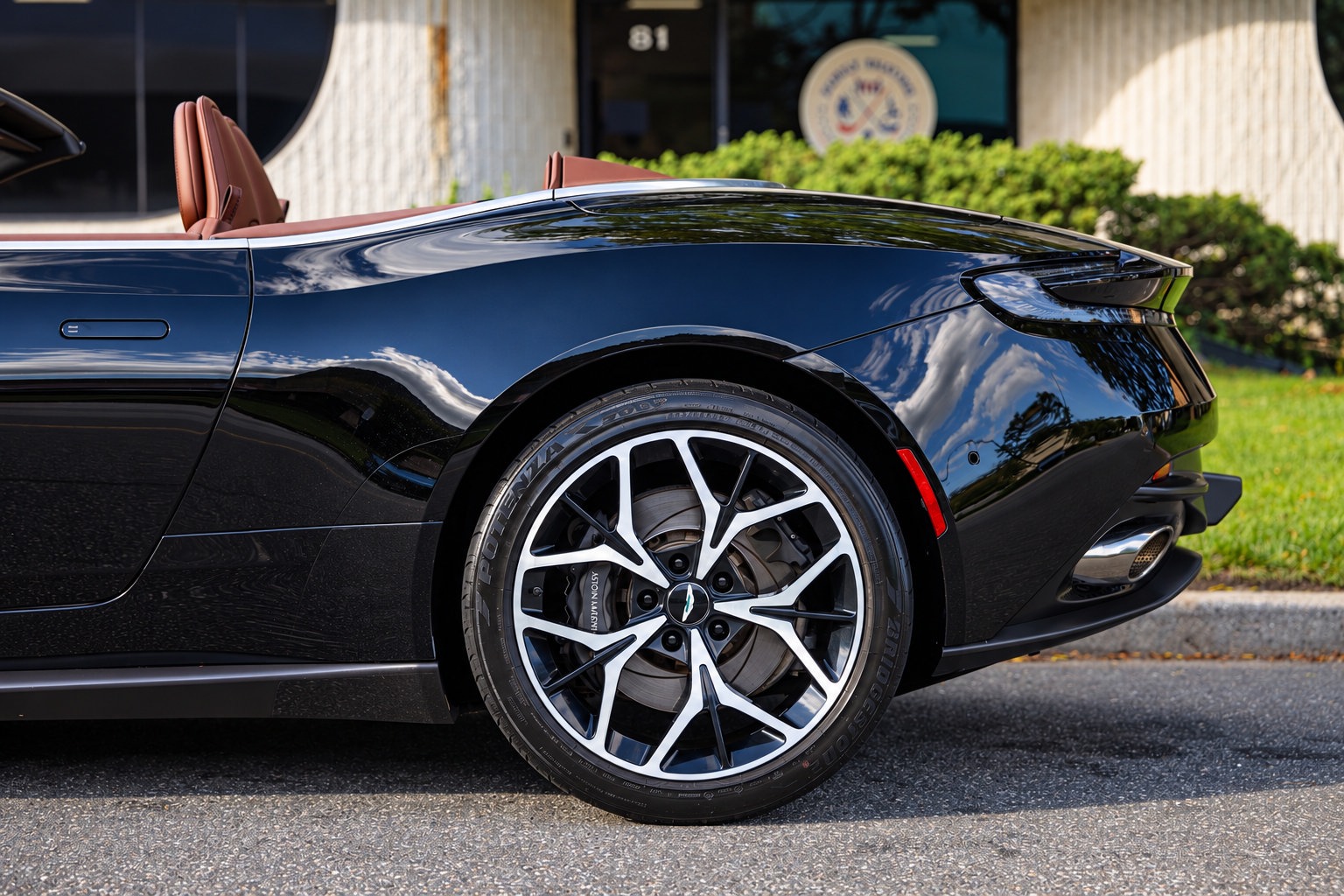 Used 2019 Aston Martin DB11 Volante RWD image 21