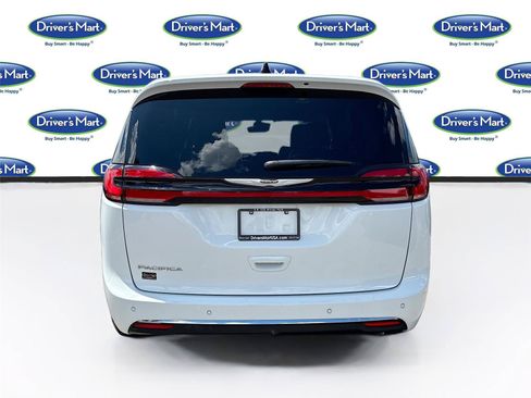 Used 2025 Chrysler Pacifica Select FWD image 6