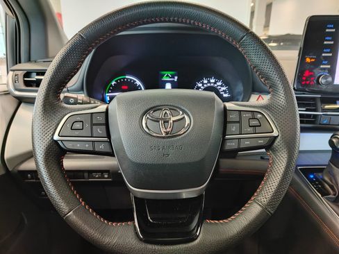 Used 2023 Toyota Sienna XSE AWD/4WD image 22