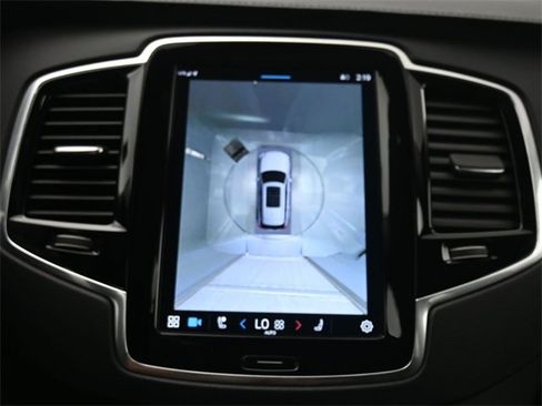 Used 2023 Volvo XC90 B6 Ultimate w/ Protection Package Premier image 21