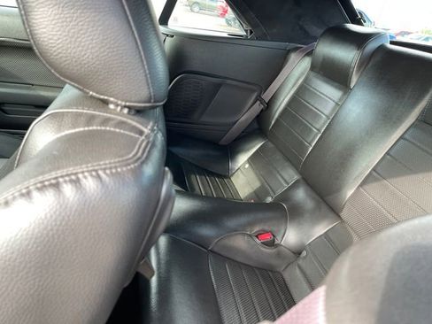 Used 2005 Ford Mustang GT Premium RWD image 17