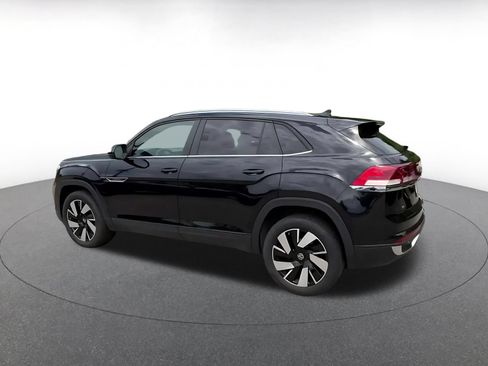 Used 2025 Volkswagen Atlas Cross Sport SE FWD image 9