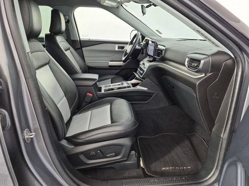 Used 2022 Ford Explorer XLT w/ Equipment Group 202A RWD image 39