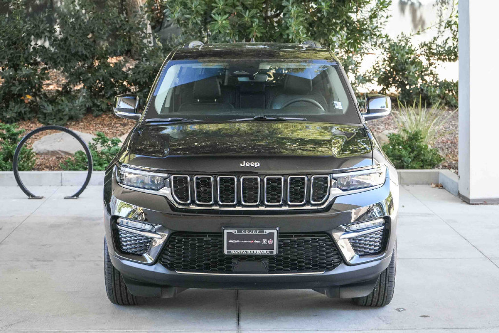 Used 2023 Jeep Grand Cherokee Limited w/ MOPAR Finishing Package RWD image 2
