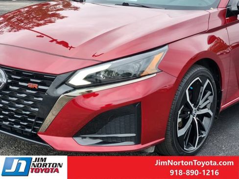 Used 2024 Nissan Altima 2.5 SR w/ SR Premium Package FWD image 11