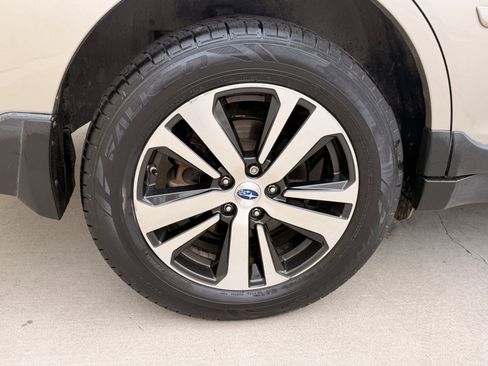 Used 2018 Subaru Outback 2.5i Limited AWD/4WD image 10