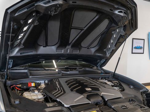 Used 2023 Lamborghini Urus Performante AWD/4WD image 32
