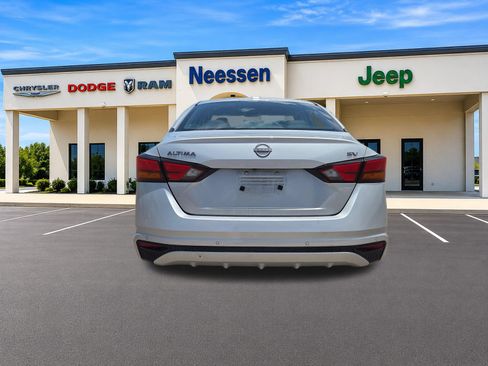 Used 2024 Nissan Altima 2.5 SV FWD image 7