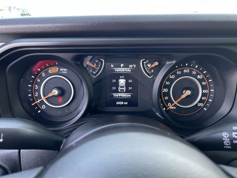 Used 2025 Jeep Wrangler Sport image 10