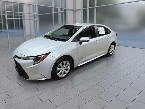 Used 2022 Toyota Corolla LE FWD image 4
