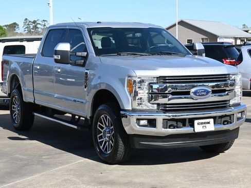 Used 2017 Ford F250 Lariat w/ Lariat Value Package image 2