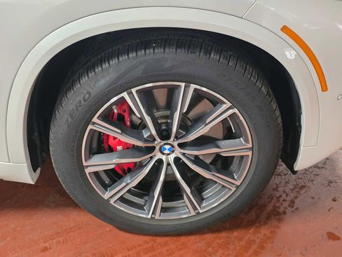 Used 2026 BMW X5 xDrive50e w/ M Sport Package image 9