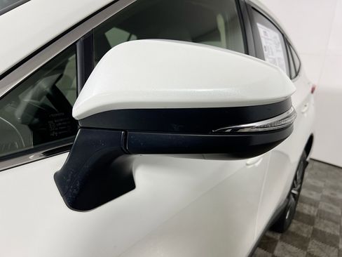 Used 2021 Toyota Venza LE w/ Carpet Mat Package (TMS) image 13